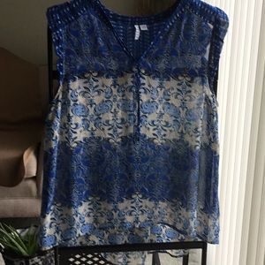 Elle woman’s top